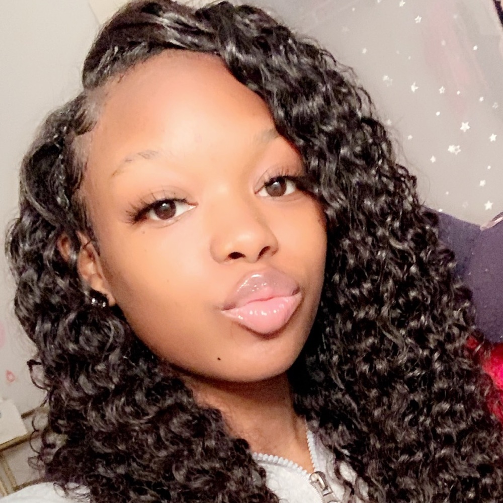 Meet your Posher, Janisa